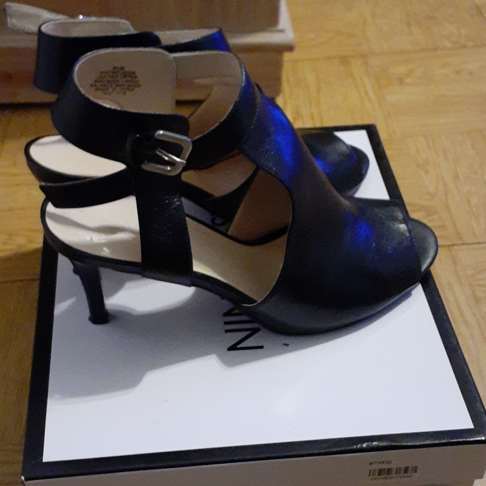 Shoes - Picture 4 of 4